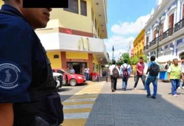 Policías estatales asaltan a turista extranjero en el centro de Villahermosa