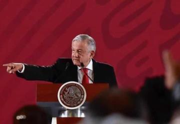 Ponen manta frente a casa de AMLO y dio su postura ante la que apareció en Tabasco contra la GN