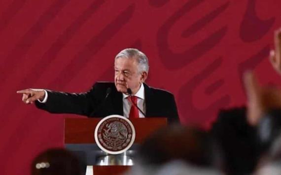 Ponen manta frente a casa de AMLO y dio su postura ante la que apareció en Tabasco contra la GN