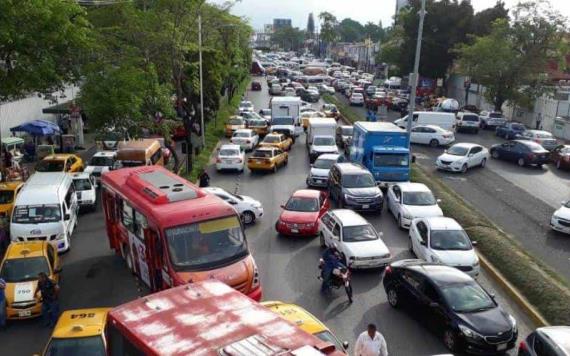 Tráfico pesado en Av. Universidad