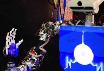 Crean robot humanoide para personas sordas