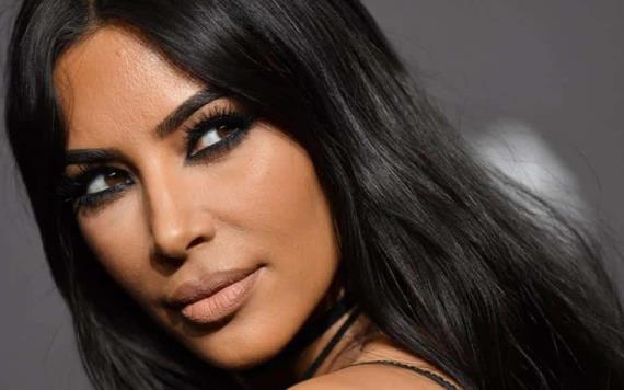 Foto: Kim Kardashian con seis dedos