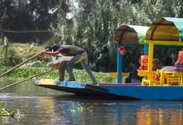 #VIDEO En Xochimilco se ahogan los pend... todos flotan, menos ´Chema´