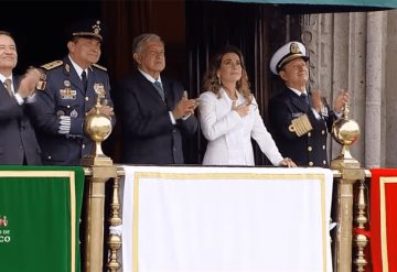 Beatriz Gutiérrez al borde de las lágrimas en Desfile Militar