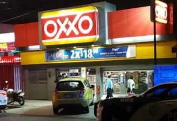 Ladrones arrancan cajero automático de tienda OXXO