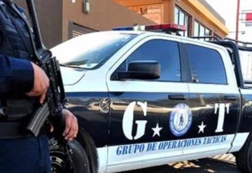 Rafaguean con armas largas a dos personas abordo de una camioneta