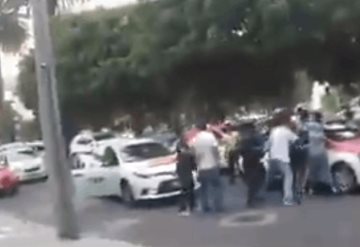 Taxistas golpean a repartidores de comida de Uber eats; video se viraliza