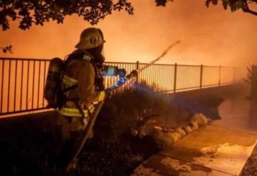 Miles de personas en Los Ángeles fueron evacuadas por incendio