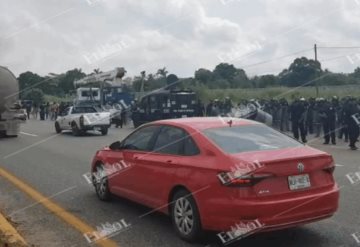 Antimotines liberan la carretera federal Villahermosa-Cárdenas