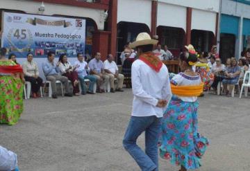 Celebran 45 aniversario de Telesecundarias en Jalapa