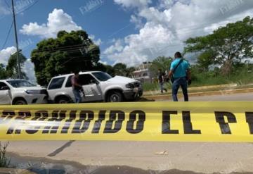 Se enfrentan presuntos huachicoleros y autoridades de la FGE en el periférico de Cunduacán