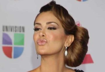 Ninel Conde tiene una compilación de chistes y memes sobre ella, para hacer un libro