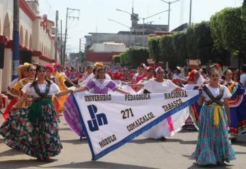 Disfrutan Comalcalquenses de un gran desfile conmemorativo de la revolución mexicana