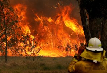 Bombero es acusado de provocar los incendios en Australia