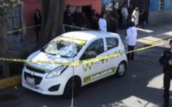 Encuentran en un taxi el cuerpo de una joven desaparecida en Toluca