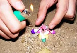 Hermanitos pierden la vida por una chispita; ellos nunca habían jugado con cohetes 