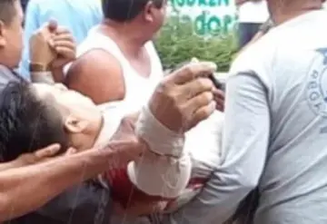 Balean a abogado en Jalpa de Méndez; lo trasladan al hospital en patrulla de policía