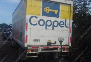 Se roban camión de Coppel en Cárdenas, estaba cargado con mercancía de la tienda