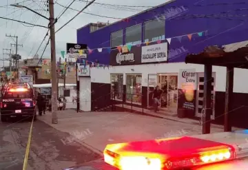Sujetos balean fachada de mini super en Villahermosa