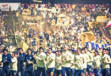 Entrena club América a puerta abierta ante miles de aficionados