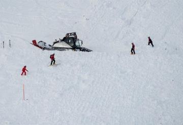 Avalancha sepulta pista para esquiar en Suiza; 2 heridos