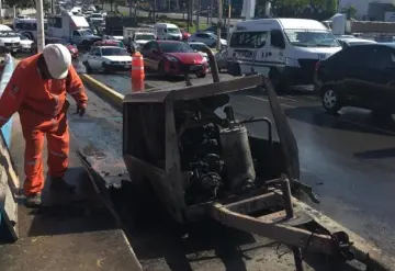 Se quema planta de luz con la que se trabaja en el puente Carrizal 4