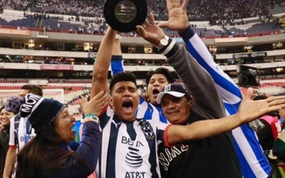 Así celebró el tabasqueño Jesús Gallardo con su familia desde el Azteca