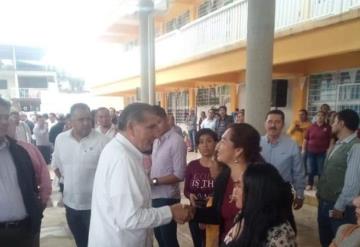 Inaugura el gobernador techumbre en escuela de Tacotalpa