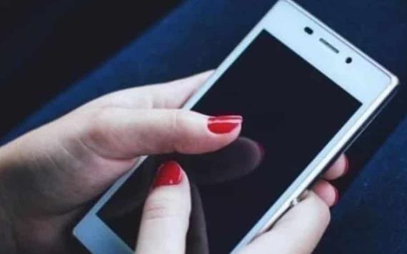 Celular le salva la vida a una mujer; el dispositivo detuvo una bala