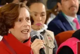 Asiste Denise Dresser a la mañanera; AMLO le asegura que no habrá censura a periodistas