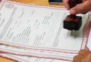 Se quitan el apellido de su padre porque los abandonó de niños