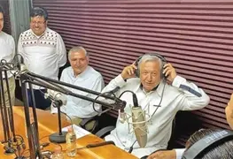 Reinaugura AMLO la radio ind&iacute;gena