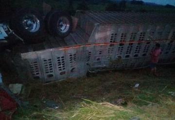 Aparatoso accidente, carretera Balancán - Tulipán