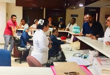 Romero Oropeza visita a afectados del Hospital Regional de Pemex