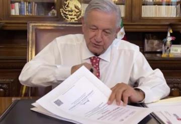 AMLO firma certificados de Jóvenes Construyendo el Futuro