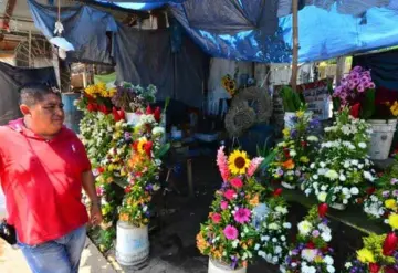 Cierran locales o abaratan sus flores los floristas por contingencia