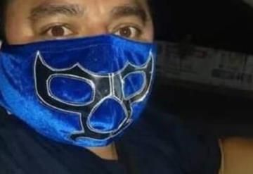 Javier Padilla, creador de equipo de lucha libre, fabrica cubrebocas para vencer al COVID-19