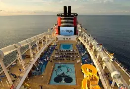 Desembarca crucero Disney Fantasy en Cozumel; 68 tripulantes mexicanos bajaron