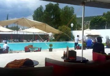 Sandra fue a una ´Fiesta COVID´ en Puebla, la encontraron flotando en una alberca