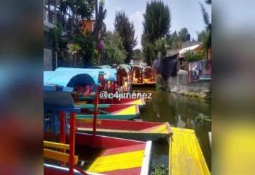 Encuentran a un hombre muerto entre trajineras de embarcadero en Xochimilco