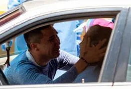 Abuelita muere en estacionamiento de hospital; sufri&oacute; complicaciones respiratorias