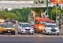 Confederaci&oacute;n de taxis quieren destrabar el &acute;hoy no circula&acute;
