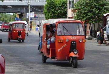 Por no pagar el servicio, atacan a pochimovilero