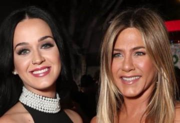 Jennifer Aniston será la comadre de Katy Perry