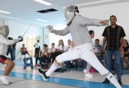 De entrenador de esgrima a vendedor de insumos médicos