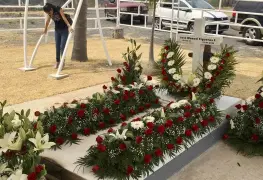 Profanan tumba de Joan Sebastian; familiares temen por la seguridad de sus restos