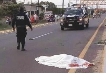 Vendedor de pescados muere al ser atropellado; cruzaba la calle cerca de un puente peatonal