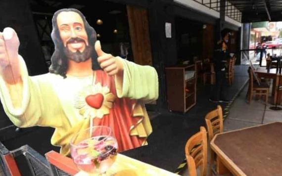 Jesucristo y otros personajes te ayudan a guardar la sana distancia