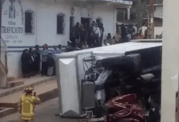 Deja 3 muertos camión del IMSS que se quedó sin frenos