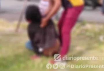 VIDEO Roba motos es fuertemente golpeado por habitantes en Tabasco